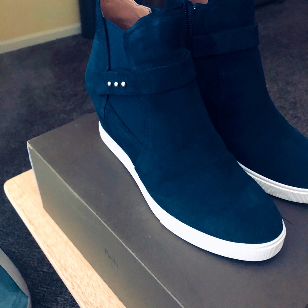 Paolo Sapphire /Suede Wedge Bootie - size 8M